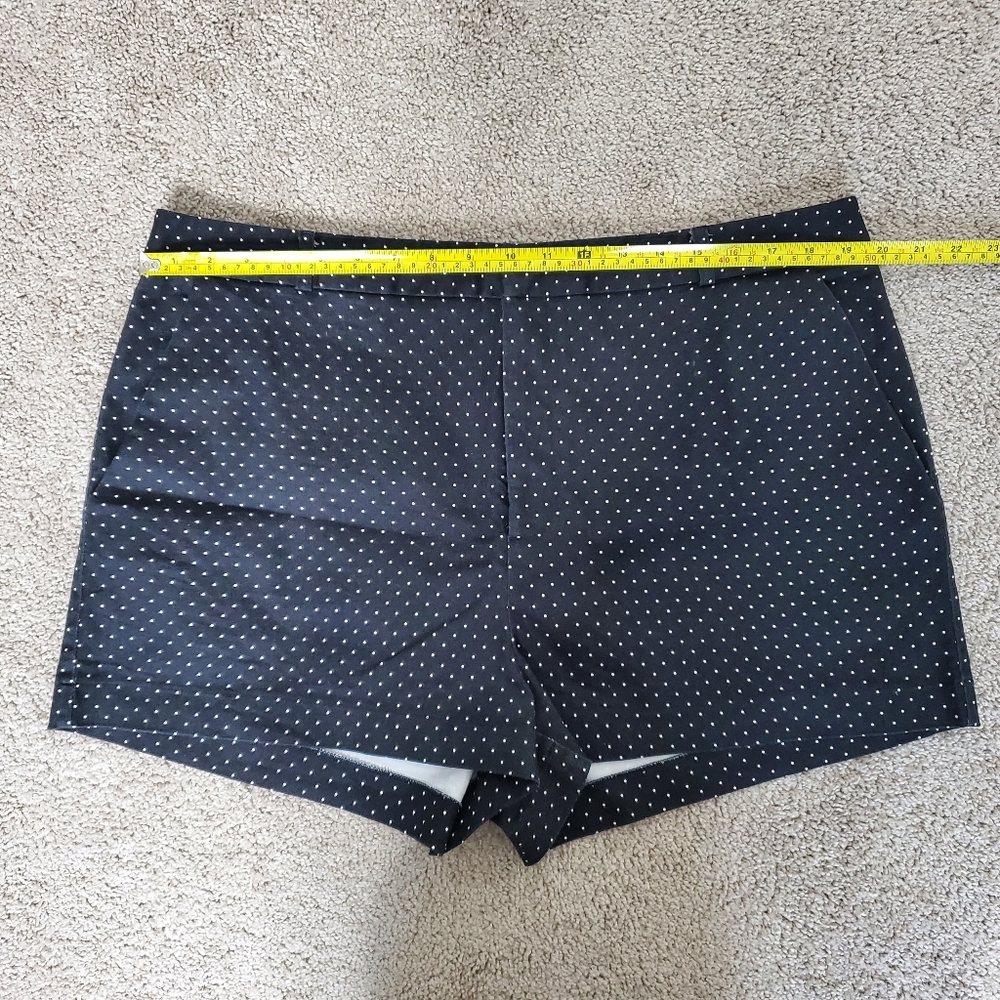 Forever 21 Women's Shorts, Navy (Size 2X) - Picture 5 of 7